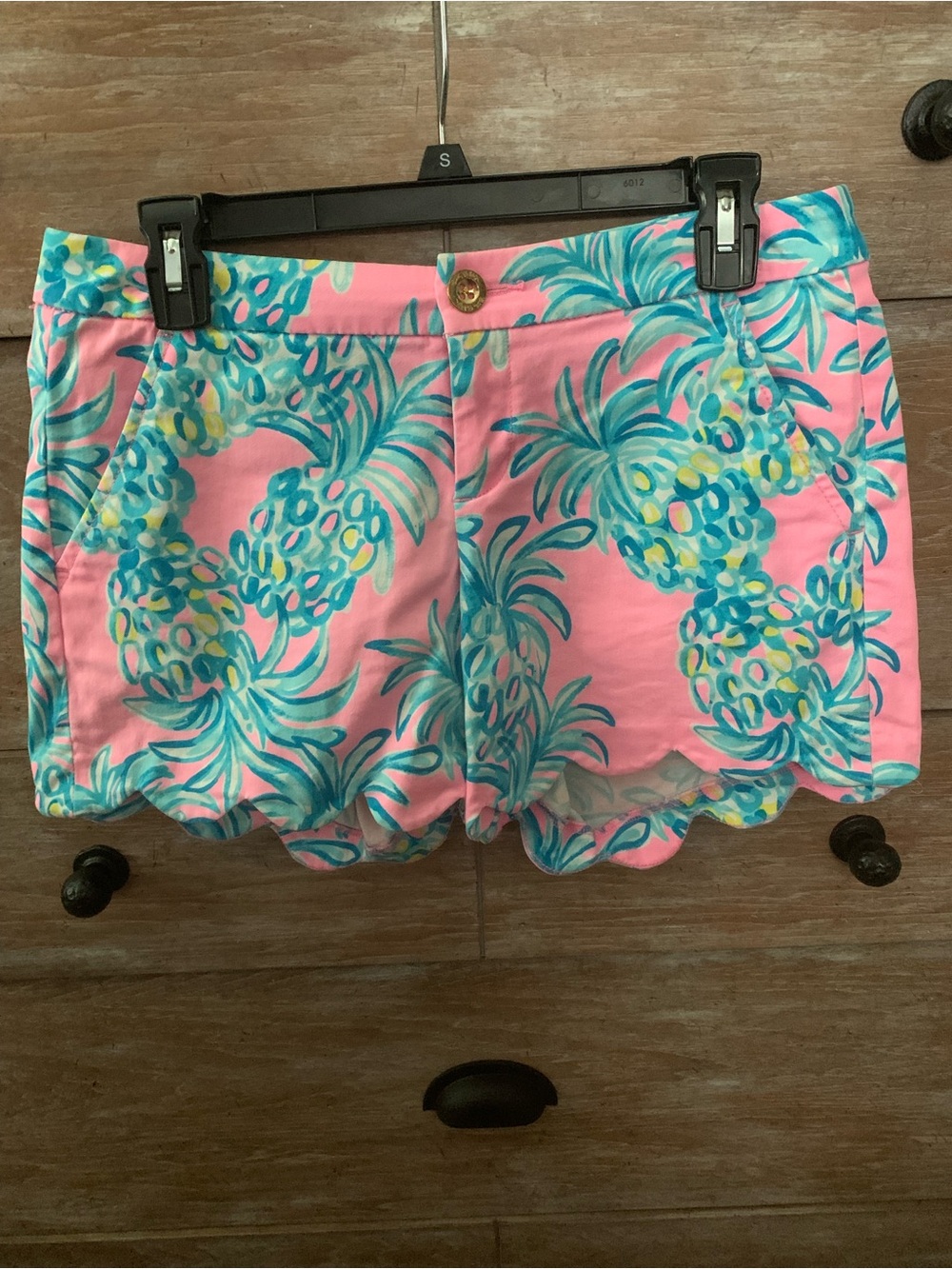 Lilly Pulitzer scalloped buttercup shorts. 4
